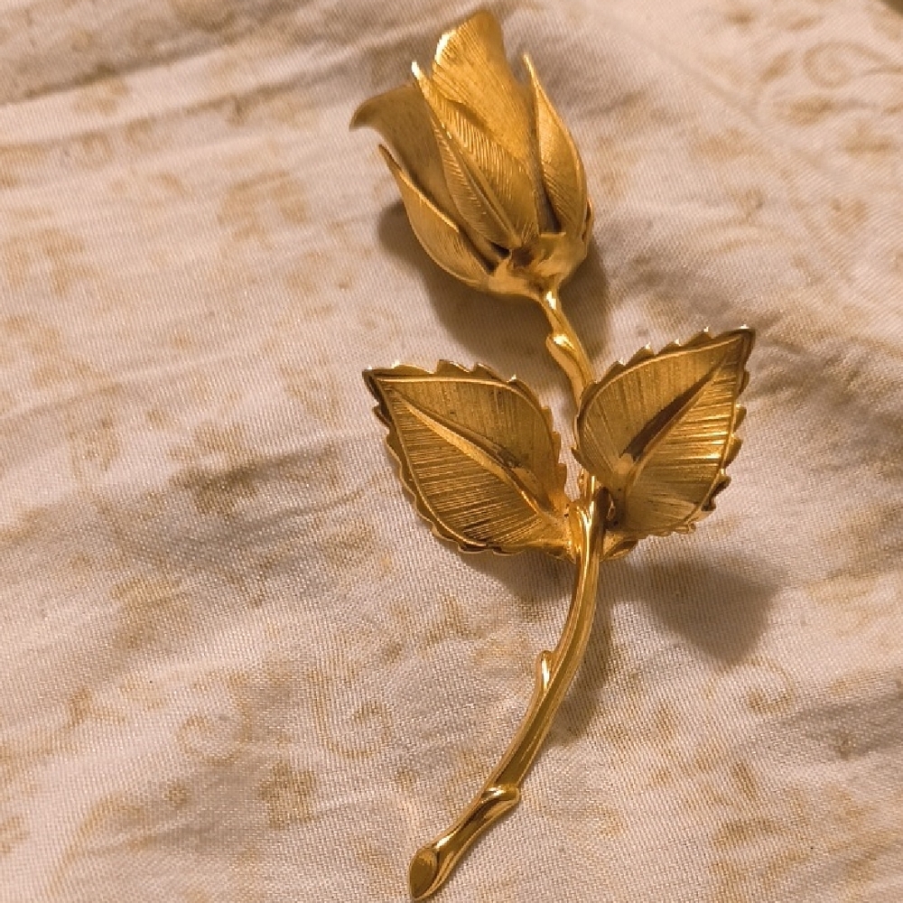 GioVanni Di Rocco Gold Rose Brooch with Detailed Leaves